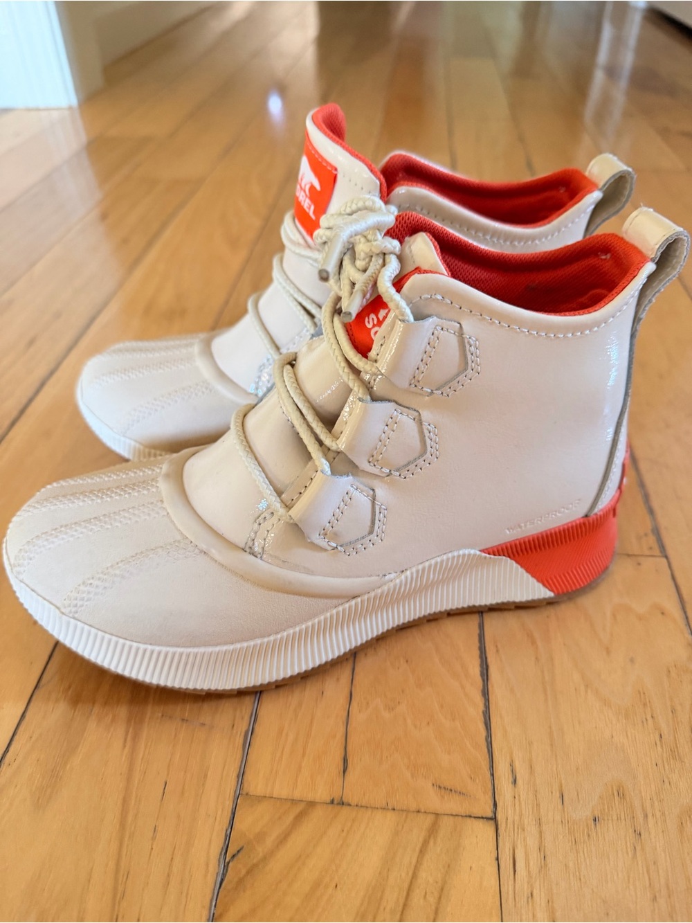 Sorel waterproof ankle boots sz 6